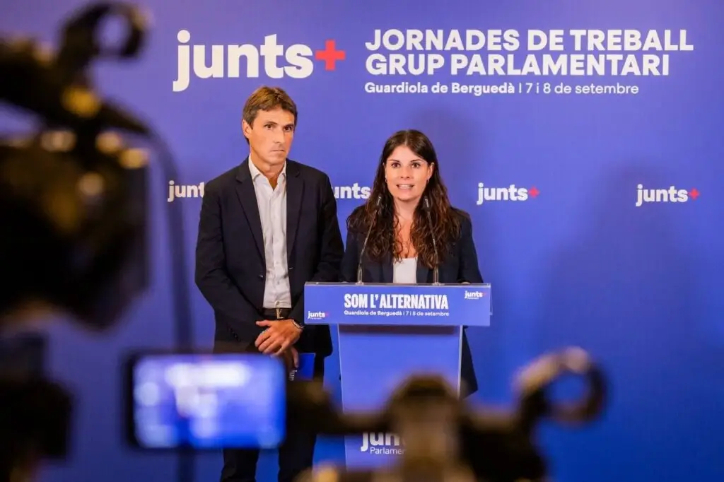 La presidenta del grup parlamentari, Mònica Sales, i el portaveu, Salvador Vergés.